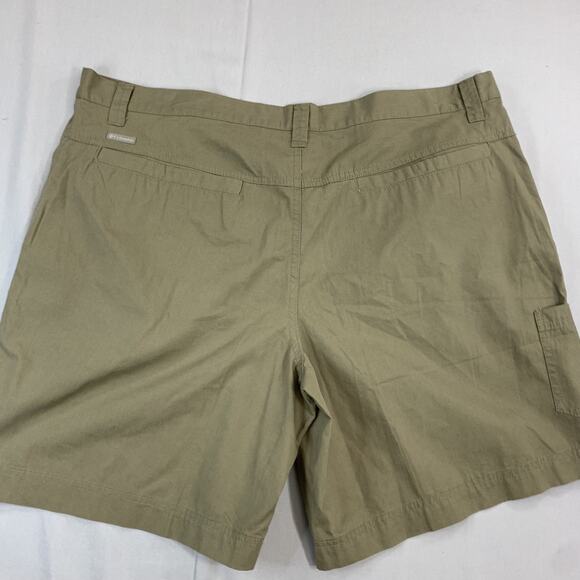 Columbia Omni Shade Sun Protection Outdoor Green Nylon Shorts Mens Size 42W x 9L - Picture 2 of 8